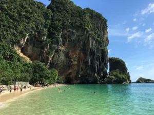 หาดถ้ำพระนาง กระบี่