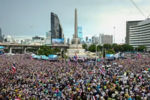 ม็อบกลุ่มรวมพลังแผ่นดิน