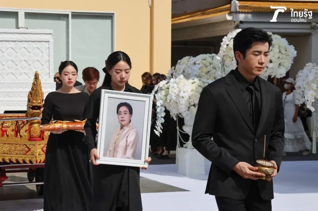 คุณแม่นนกุล งานฌาปนกิจ บรรยากาศเศร้า ลูกอาลัยส่งครั้งสุดท้าย
