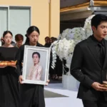 คุณแม่นนกุล งานฌาปนกิจ บรรยากาศเศร้า ลูกอาลัยส่งครั้งสุดท้าย
