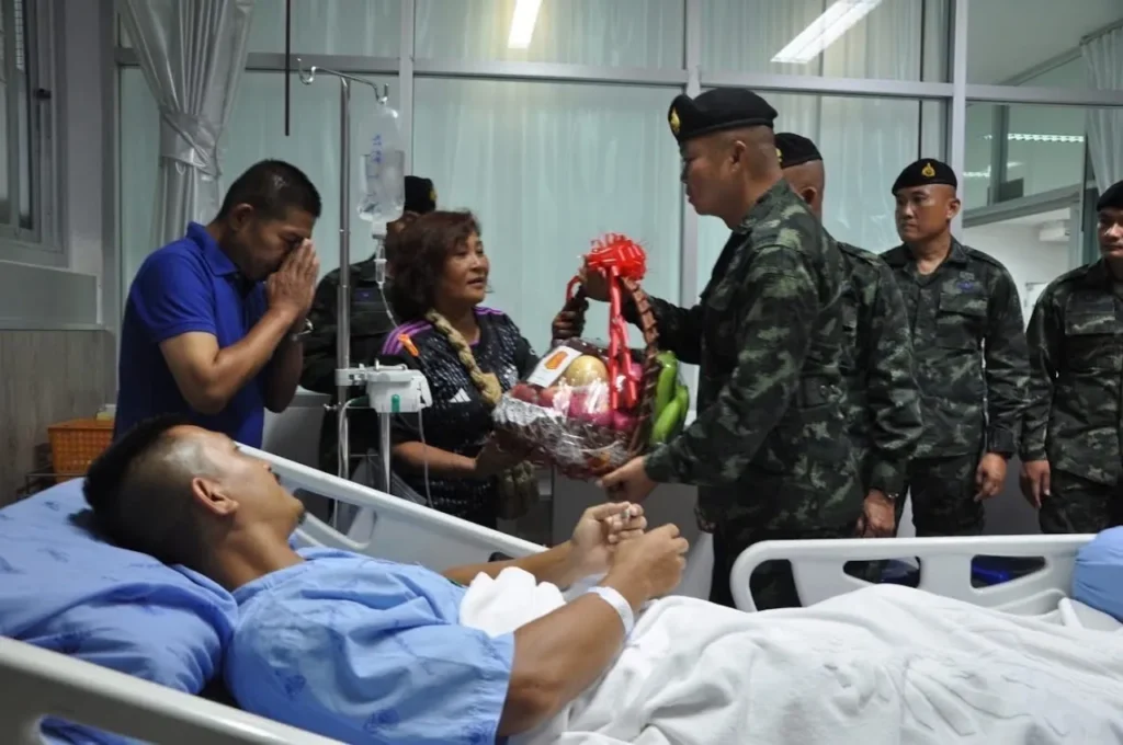 ปูนบำเหน็จพิเศษ 7 ชั้น เลื่อนยศ “พลทหารธนพัฒน์” พร้อมดูแล