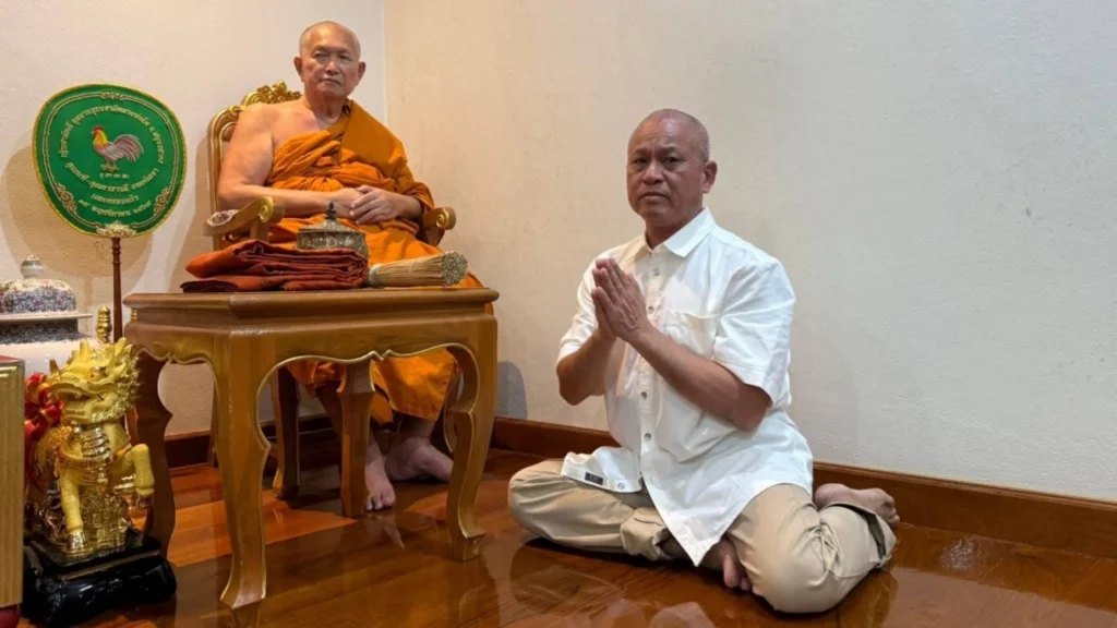 พระมหาทิวากร  เจ้าอาวาสวัดใหญ่จอมปราสาท จ.สมุทรสาคร